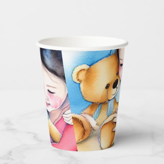 Umarmung eines Bären Pappbecher (Rückseite)