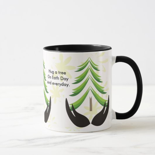 Umarmung eines Baumes an der Tasse des Erden (Rechts)