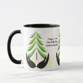 Umarmung eines Baumes an der Tasse des Erden (Links)