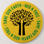 Umarmung eines Baumes Rette unsere Erde Button (Vorderseite)