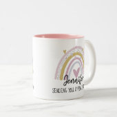 Umarmung in einer Tasse, die an dich denkt Zweifarbige Tasse (VorderseiteRechts)