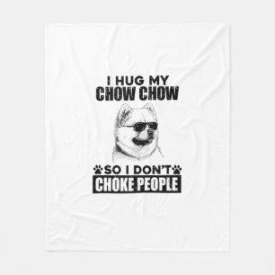 Umarmung meiner Chow Chow, damit ich nicht Leute e Fleecedecke