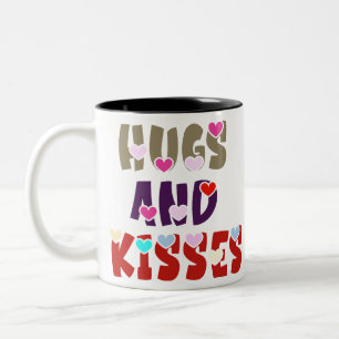 Umarmungen und Küsse Zweifarbige Tasse