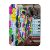 Umbrellas über den Straßen von San Juan und dem He Magnet (Vertikal)