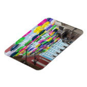 Umbrellas über den Straßen von San Juan und dem He Magnet (Linke Seite)