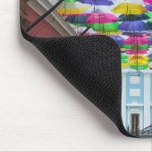 Umbrellas über den Straßen von San Juan und dem He Mousepad (Ecke)