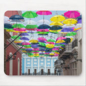 Umbrellas über den Straßen von San Juan und dem He Mousepad (Vorne)