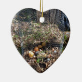 Umfassen Sie den Kompost-Stapel Keramikornament (Rechts)