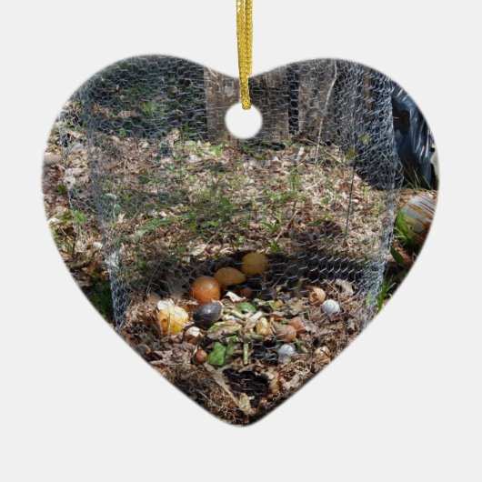 Umfassen Sie den Kompost-Stapel Keramikornament (Vorne)