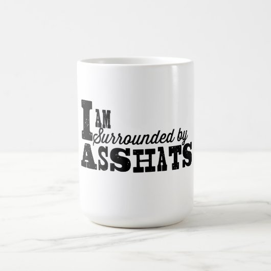 Umgeben durch Asshats - Tassen-Schuss Kaffeetasse (Mittel)