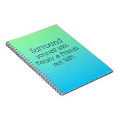 Umgeben Sie sich die Botschaft von Good Vibes Notizblock (Rechte Seite)