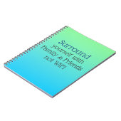 Umgeben Sie sich die Botschaft von Good Vibes Notizblock (Linke Seite)