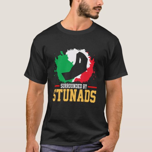 Umgeben von Stunads Hand Geste Funny Italian T-Shirt (Vorderseite)