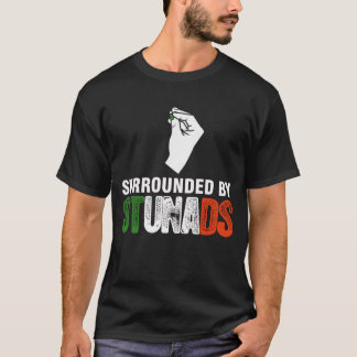 umgeben von Stunts T-Shirt