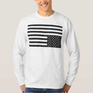 Umgedrehte amerikanische Flagge im Schwarzen T-Shirt