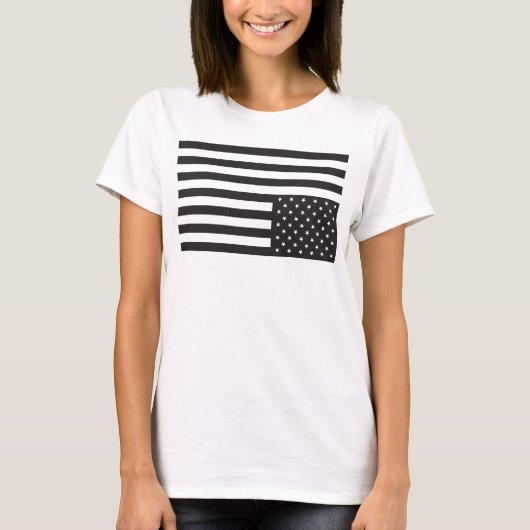 Umgedrehte amerikanische Flagge im Schwarzen T-Shirt (Vorderseite)