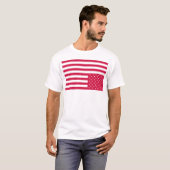 Umgedrehte amerikanische Flagge - Rot T-Shirt (Vorne ganz)