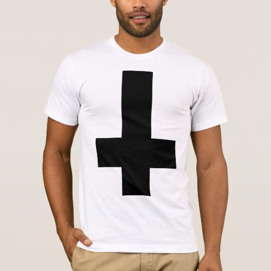 Umgedrehtes schwarzes Kreuz T-Shirt (Vorderseite)