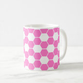 Umkehrende Fußball-/Fußball-Ball-Textur - Rosa Kaffeetasse (VorderseiteRechts)