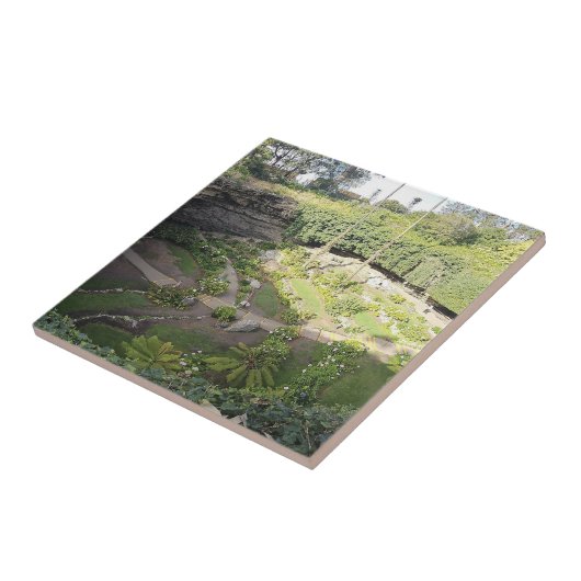 Umpherston Sinkhole Verstecktes Heiligtum Fliese (Seite)