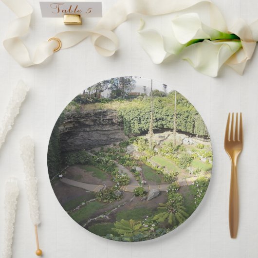 Umpherston Sinkhole Verstecktes Heiligtum Pappteller (Hochzeit)