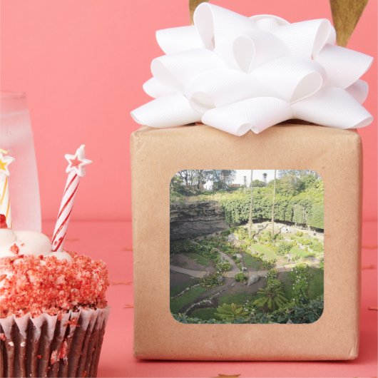 Umpherston Sinkhole Verstecktes Heiligtum Quadratischer Aufkleber (Party)