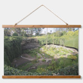 Umpherston Sinkhole Verstecktes Heiligtum Wandteppich Mit Holzrahmen (Vorne)