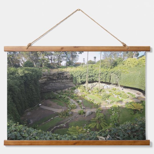 Umpherston Sinkhole Verstecktes Heiligtum Wandteppich Mit Holzrahmen (Vorne)