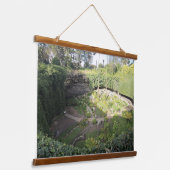 Umpherston Sinkhole Verstecktes Heiligtum Wandteppich Mit Holzrahmen (Gewinkelt)