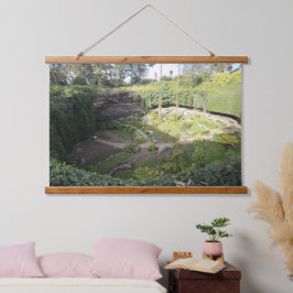 Umpherston Sinkhole Verstecktes Heiligtum Wandteppich Mit Holzrahmen