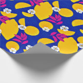 Umschlagpapier mit Zitronen aus Zesty und rosa Blä Geschenkpapier (Ecke)