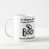 Umschlingen der Pillen, um die Wechsel einzulösen Kaffeetasse (Links)