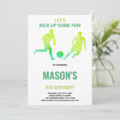 Umsetzbare Boys Sports Party Card mit Field & Ball Einladung (Stehend Vorderseite)