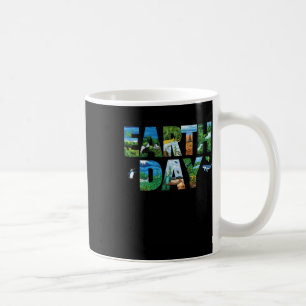 Umweltschutz am Tag der Erde Rette Baum und Kaffeetasse
