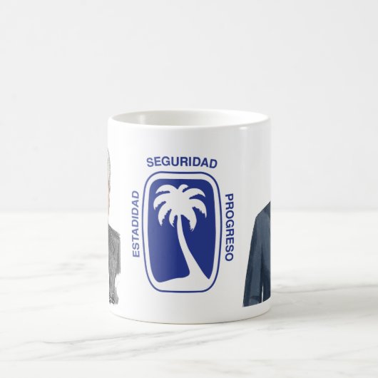 Un café con Carlos Romero Barceló Kaffeetasse (Mittel)