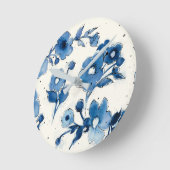 Unabhängige blaue Blüten Runde Wanduhr (Winkel)