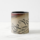 Unabhängigkeitserklärung Zweifarbige Tasse (Mittel)