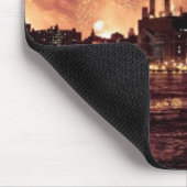 Unabhängigkeitstag-Feuerwerke hinter Manhattan Mousepad (Ecke)
