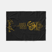 Unalome-Symbol und Atem-Yoga Fleecedecke (Vorderseite (Horizontal))