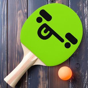 Unartiger verwirrter Gesichtsausdruck Grüne Ping-P Tischtennis Schläger
