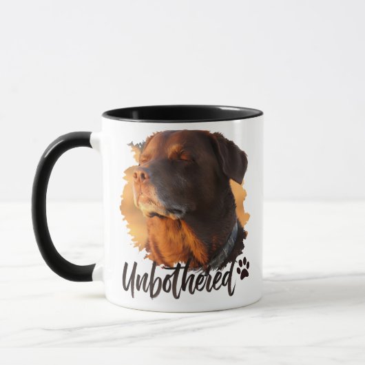 Unbeeindruckter Golden Hour Hund – Premium Minimal Tasse (Links)