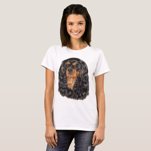 Unbekümmerte König Charles Spanielspitze T-Shirt (Vorne ganz)