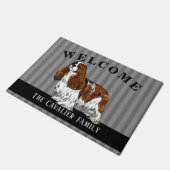 Unbekümmerte Königcharles Spaniel-Fußmatte Fußmatte (Schrägansicht)