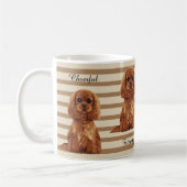 Unbekümmerte Königcharles Spaniel-illustrierte Kaffeetasse (Links)