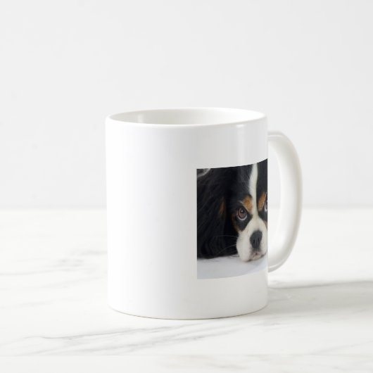 Unbekümmerte Königcharles Spaniel-Kaffeetasse Tri Kaffeetasse (VorderseiteRechts)