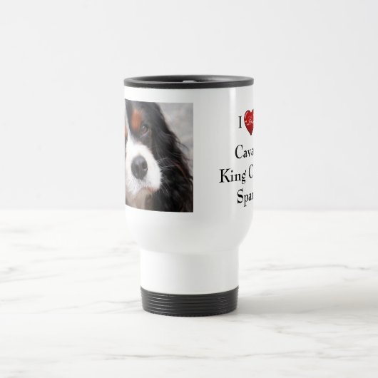 Unbekümmerte Königcharles Spaniel-Mama Reisebecher (Mittel)