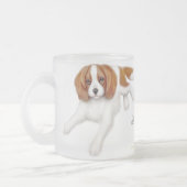 Unbekümmerte Königcharles Spaniel-mattierte Tasse (Links)
