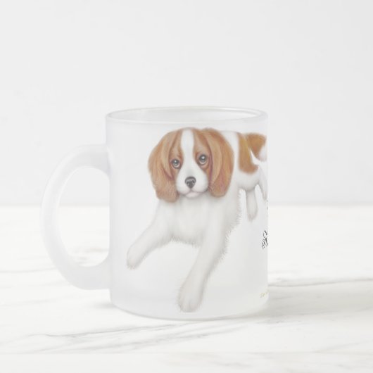 Unbekümmerte Königcharles Spaniel-mattierte Tasse (Links)