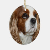 Unbekümmerte Königcharles Spaniel-Verzierung Keramikornament (Rechts)
