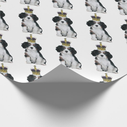 Unbekümmerter Königcharles Spaniel Geschenkpapier (Ecke)